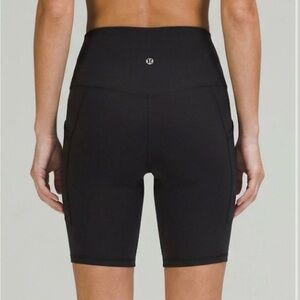 Lululemon Align High Rise Short with Pockets 8"
Black. Size 20